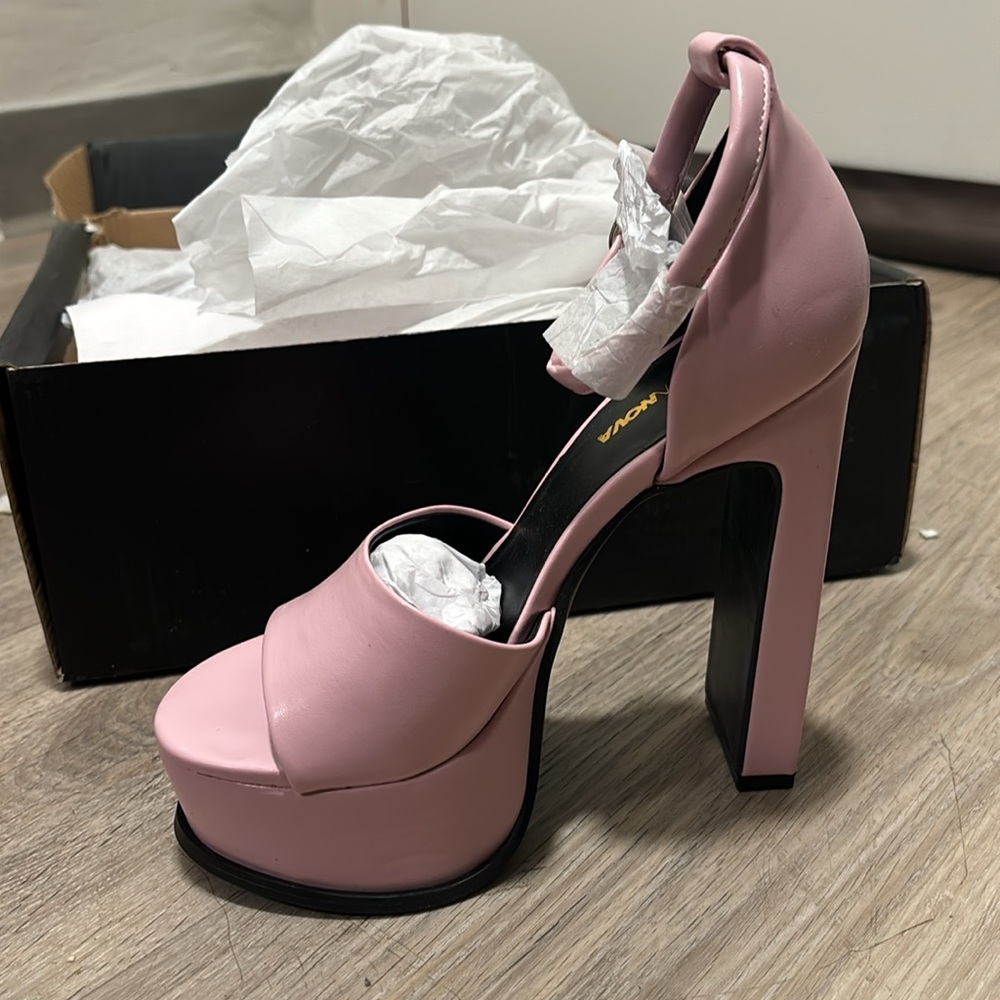 Pink Pumps - Picture 3 of 7